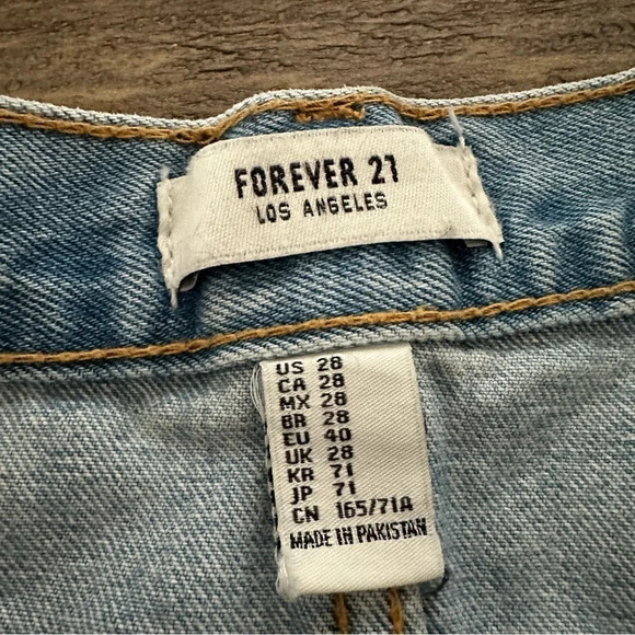 NWT Forever 21 size 28/6 Light Wash 100% Cotton Button Up Denim Mini Skirt Jean - Picture 2 of 6